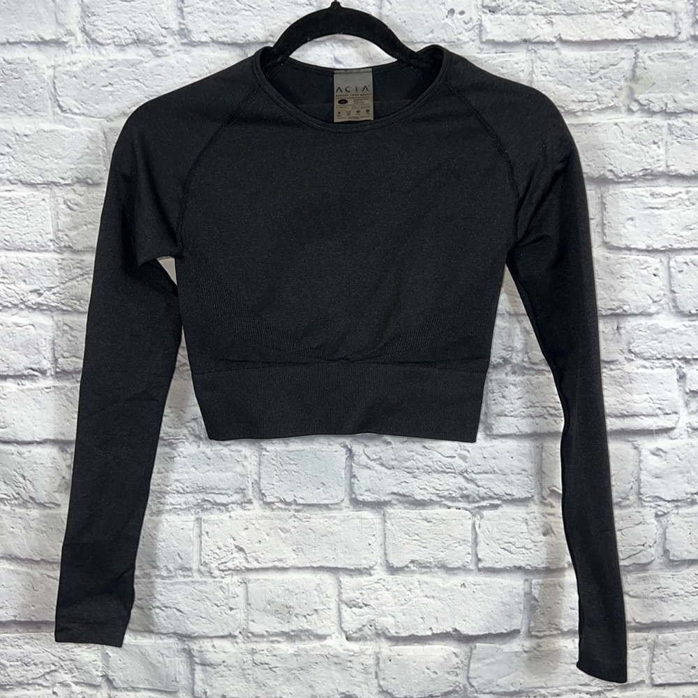 ACTA long sleeve croptop | size small